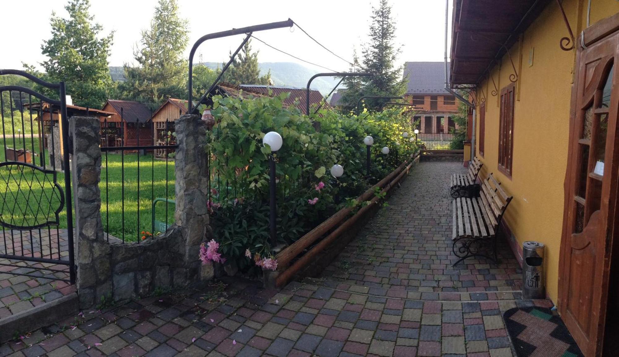 Guest House Dvir Pysanka Kosiv Exteriör bild